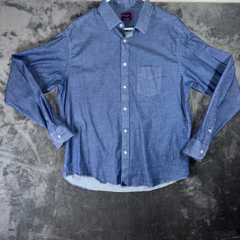 Mens Large UNTUCKit Button Down Shirt Blue Excellent Cotton Stretch Chambray